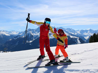 Clases de esquí avanzado para niños en Mayrhofen, en Tirol, Austria