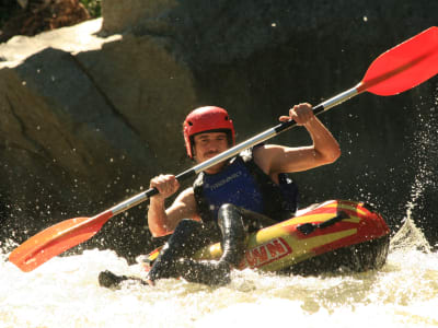 Alquiler de equipos de tubing en el río La Têt, cerca de Prades, Pirineos Orientales