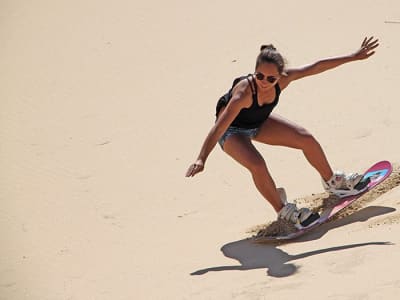 Sesión de sandboarding cerca de Puerto Elizabeth