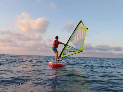 Windsurfing-Anfängerkurs in der Nähe von Porto Torres, Sardinien