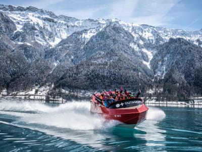 Excursión invernal en lancha motora por el lago de Brienz en Interlaken