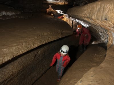 Excursion familiale de spéléologie dans la grotte de Siech, Tarascon-sur-Ariège