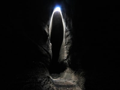 Excursión a pie a la Grotta di Serracozzo en el Etna