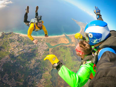 Tandem-Fallschirmspringen an der Algarve, in der Nähe von Portimao