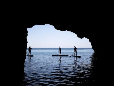 Excursion guidée en stand up paddle dans les grottes de Barranco, Sagres