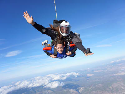 Saut en parachute tandem de 3500m à Athènes