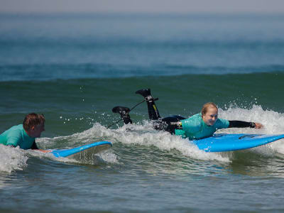 Clases de surf para principiantes en Bundoran, Donegal