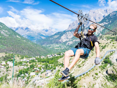 Tyroliennes de 500 m au-dessus des gorges de la Durance près de Briançon