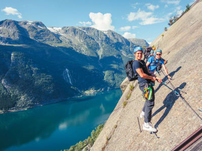 Excursión en vía ferrata y visita guiada a un museo en Tyssedal