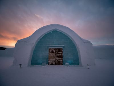 Visite de l'ICEHOTEL à Jukkasjärvi au départ d'Abisko