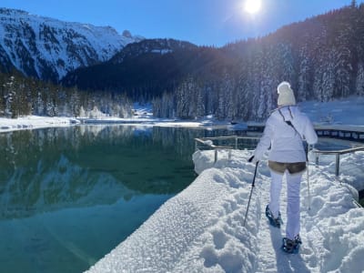 Excursión guiada con raquetas de nieve en Courchevel