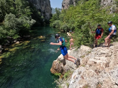 Canyoning im Fluss Cetina, in der Nähe von Omiš