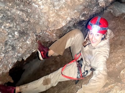 Spéléologie dans la grotte de Cirá à Montan, près de Castellón