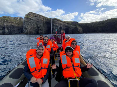 Excursion en hors-bord dans la baie de Porto Formoso, São Miguel