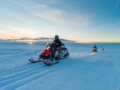 Safari en moto de nieve con auroras boreales en Mehamn, Finnmark