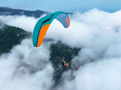 Tandem-Gleitschirmflug über Jaco, Costa Rica