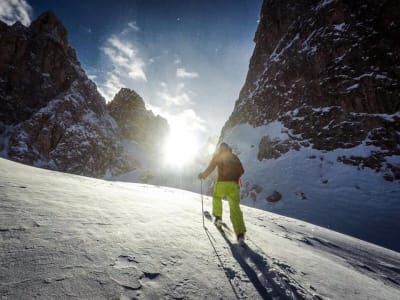 Excursión de esquí Sellaronda en los Dolomitas, cerca de Cortina d'Ampezzo