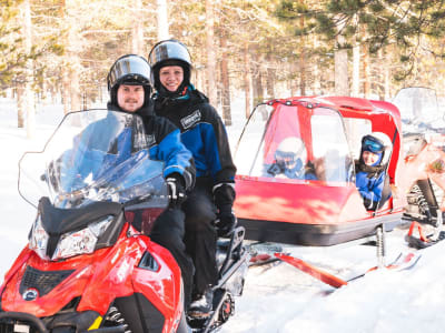 Familien-Schneemobil-Safari von Rovaniemi aus