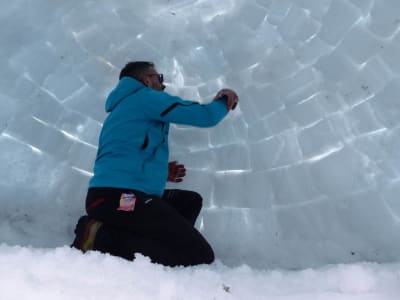 Construction d'un igloo à Saint-Lary-Soulan