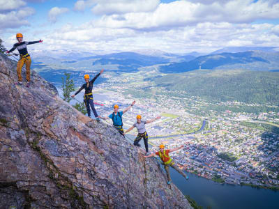 Via Ferrata jusqu'au sommet d'Øyfjellet et tyrolienne depuis Mosjøen