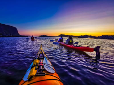 Verano Sol de Medianoche Excursión en kayak en Lofoten desde Eggum