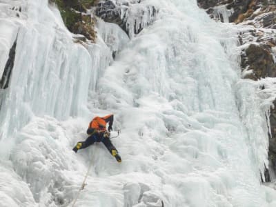 Escalada en hielo en el Parque Nacional de Ordesa y Monte Perdido, Pirineo Aragonés (Huesca)