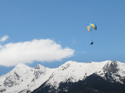 Vol en parapente en tandem au-dessus de la vallée de Stubai près d'Innsbruck