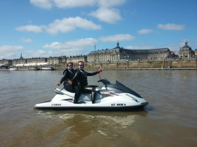 Jet ski tour on the Garonne River, in Bordeaux