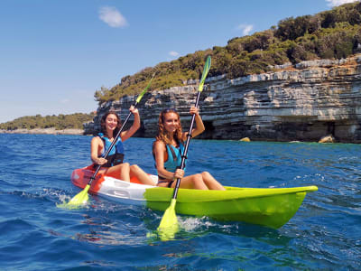 Excursion en kayak et plongée en apnée dans les grottes marines au départ de Pula