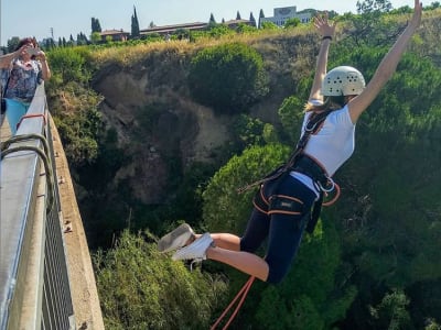 Saut pendulaire au pont de Saldes, près de Barcelone