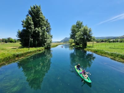 Kayak sur la rivière Gacka près d'Otočac