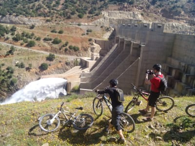 Viaje en bicicleta de montaña por el Atlas, cerca de Marrakech