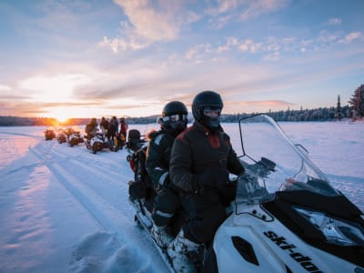 Excursión en moto de nieve por la Laponia sueca desde Kiruna