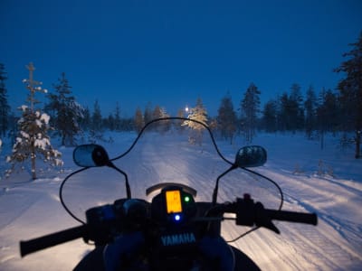 Safari nocturne en motoneige à Rovaniemi