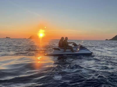 Excursión en moto acuática a las Islas Sanguinarias al atardecer desde Ajaccio