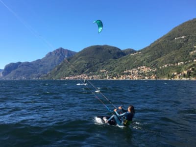 Leçon intermédiaire de kitesurf sur le lac de Côme depuis Dervio