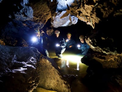 Excursión en bicicleta de montaña y espeleología en Visby, Suecia