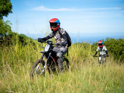 Recorrido en moto eléctrica cerca del Monte Maïdo en Isla Reunión