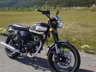 125cc Motorcycle rental in Verdon Gorge