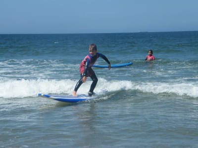 Beginner group surfing lessons and courses in Matosinhos, Porto