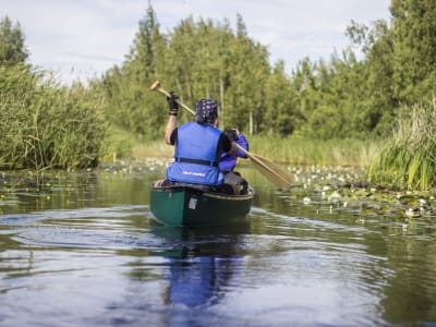 Kanufahren auf dem Fluss Tainionvirta in Hartola bei Lahti, Finnland