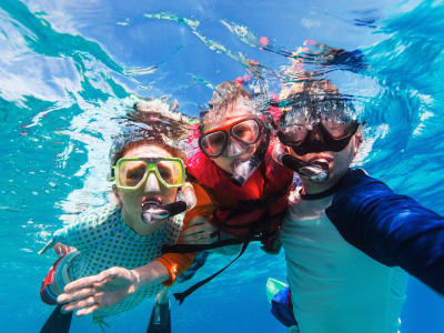 Excursión en barco para practicar snorkel y SUP desde Almyrida, cerca de Chania