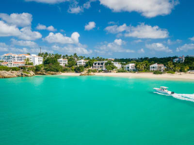 Excursión privada en barco a Anguila con snorkel desde Saint-Martin