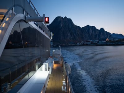 Elektrische Nordlicht-Kreuzfahrt und Kaviar-Verkostung ab Svolvær auf den Lofoten