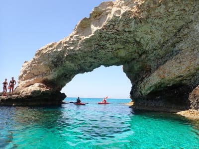 Geführte Seekajaktour um die Meereshöhlen von Ayia Napa vom Ammos Kambouri Strand aus