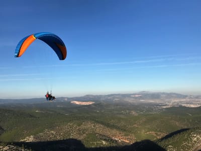 Tandem paragliding flight in Plataies near Athens