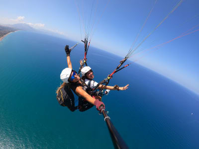 Vuelo en parapente biplaza cerca de Taormina, Sicilia