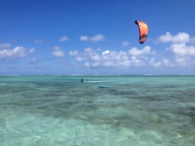 Clase de kitesurf para principiantes en Le Morne, Mauricio