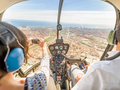 Visite guidée, excursion en bateau et vol en hélicoptère au-dessus de Barcelone