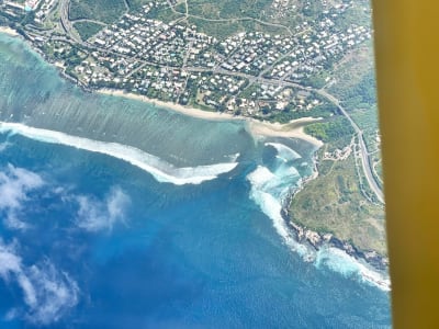 Vuelo en ultraligero sobre la laguna de Saint-Gilles en Isla Reunión